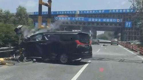 德阳车祸爆料新闻报道今天,悲剧现场细节曝光，遇难者身份确认